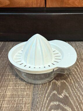 Pampered Chef Citrus Juicer